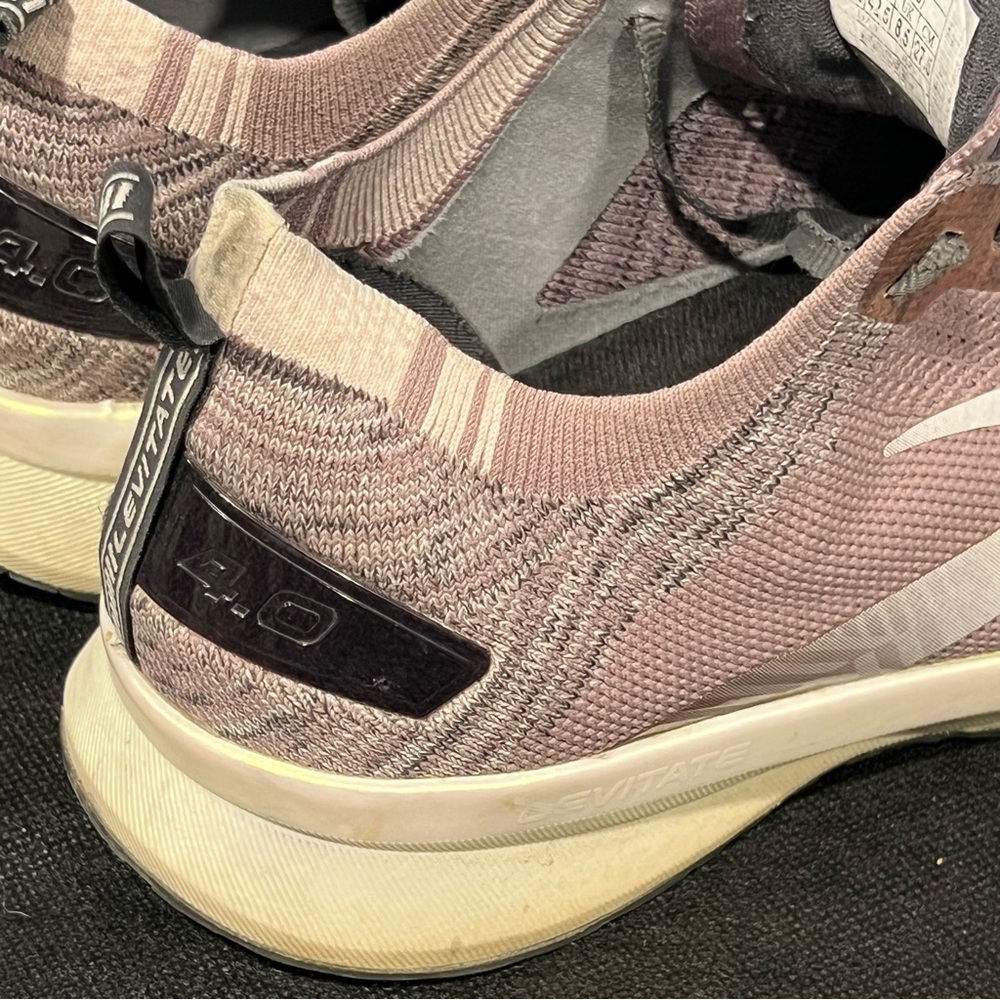 Brooks Levitate 4.0 Running Shoes Knit Athletic Mauve
Sneakers Women’s 10.5 - Picture 10 of 10